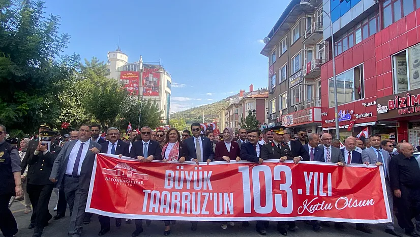 Afyon'da 103 Yıllık Zafer Coşkusu: Binlerce Kişi Halk Yürüyüşünde Buluştu