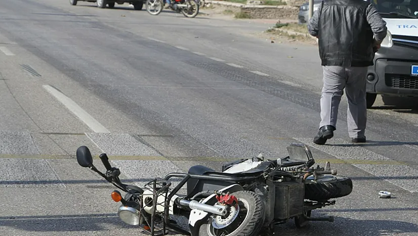 Afyon'da Elektrikli Bisiklet İle Traktör Çarpıştı