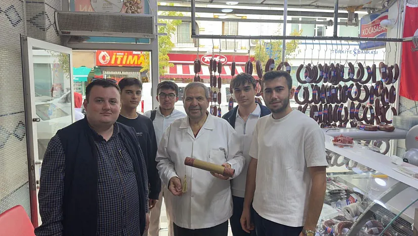 Afyon'da Gençlerden Esnafa Sürpriz!