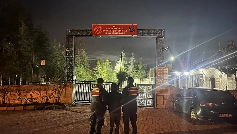 Afyon'da Jandarma Devriyeleri 42 Kişi Yakaladı… 8 Kişi Tutuklandı