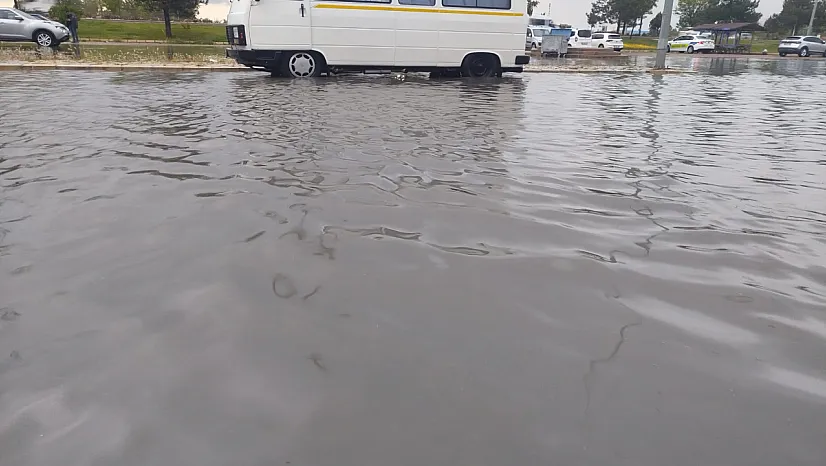 Afyon'da Sağanak Sonrası Hastane Önünde Kriz