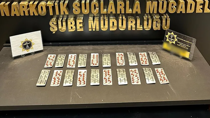 Afyon'da Torbacı Üzerinden 280 Adet Uyuşturucu Çıktı