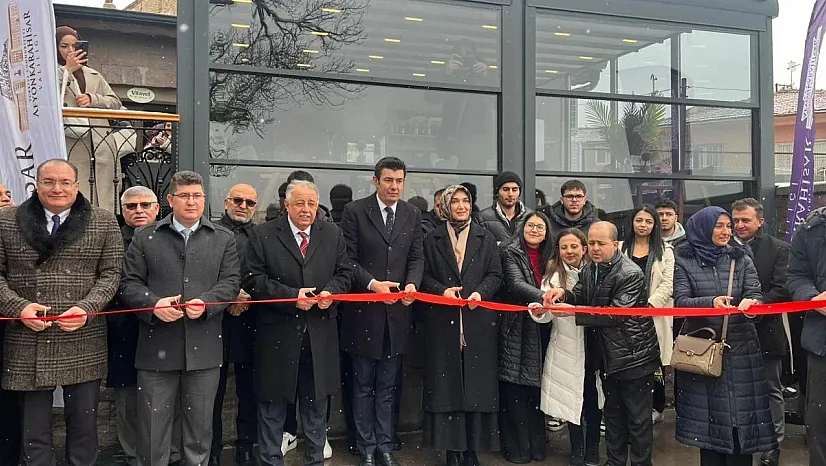 Afyon'da Vilayet Aile Bahçesi Açıldı… İndirimli Menü İle Herkese Hitap Edecek