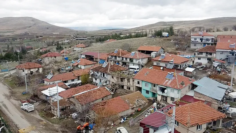 Afyon'un Bu Köyünde Telefon Bir Var, Bir Yok