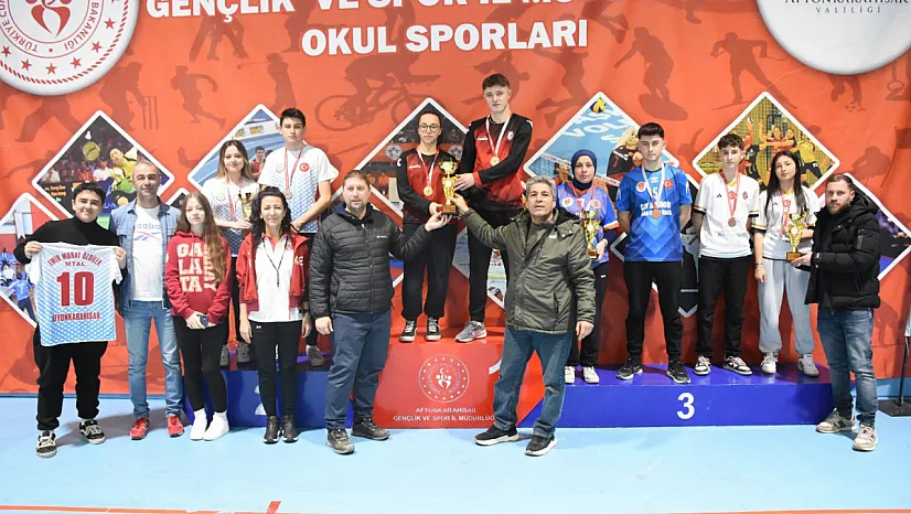 Afyonkarahisar'da Floor Curling Müsabakalarında Ödüller Verildi