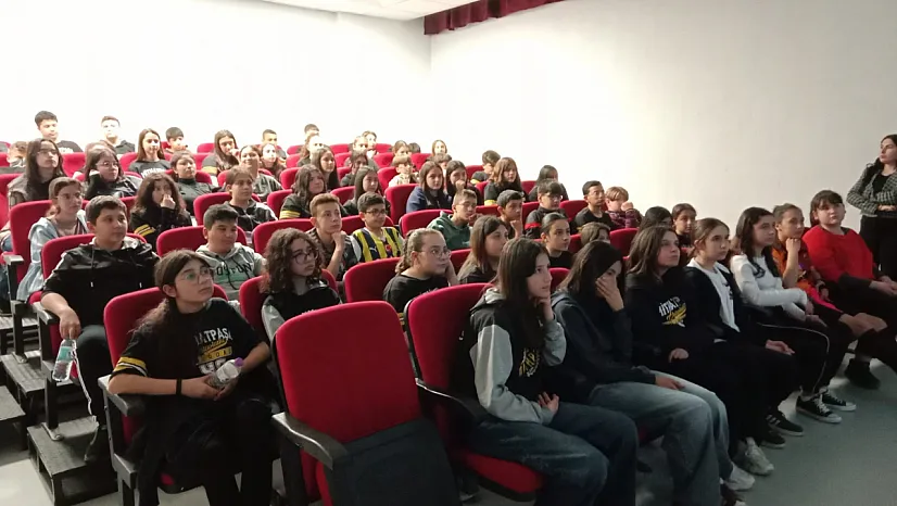 Afyonkarahisar'da Ortaokul Öğrencilerine Kariyer Eğitimi