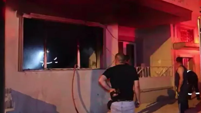 Ağabeyini Bıçakla Kovaladı, Sonra Da Evi Yaktı