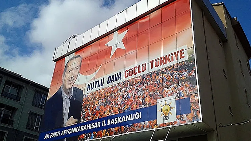 AK Parti 25'inci Yılını Kutluyor. 4 Vekil AK Parti'ye geçiyor