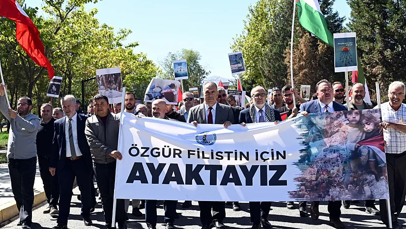 AKÜ'de Filistin'e Destek Olmak İçin Yürüdüler