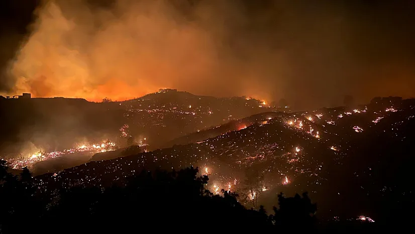 Alanya'da Çıkan Orman Yangınına Müdahale Ediliyor