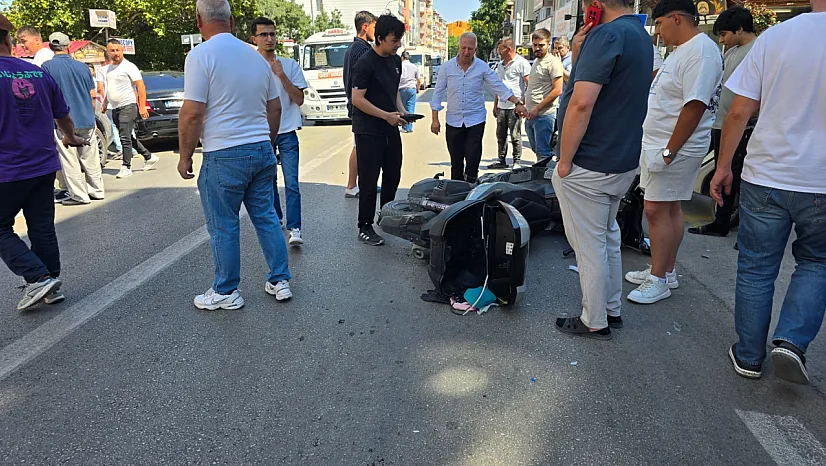 Ara Sokağa Dönmek İstedi, Karşıdan Gelen Motosikletle Çarpıştı