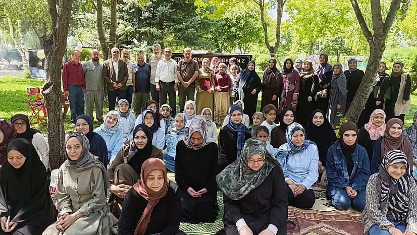 Başarılı Hafizelere Belgeleri Verildi