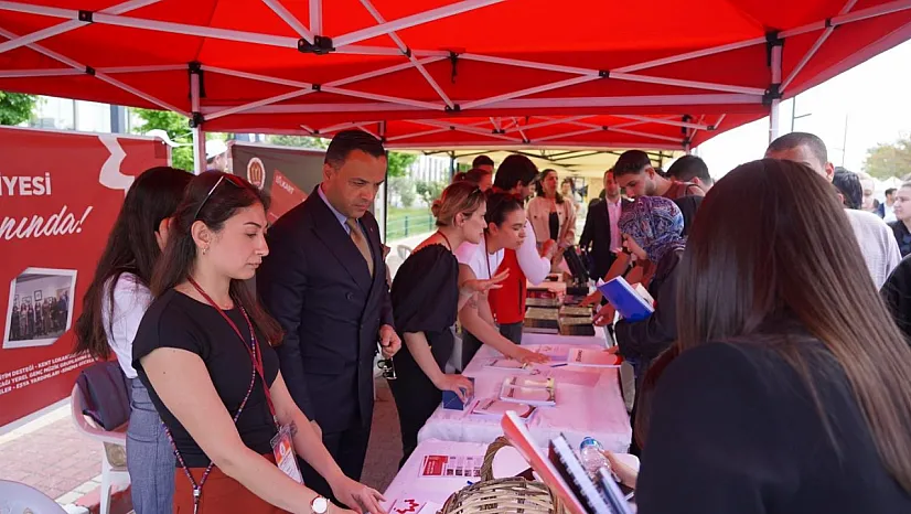 Belediye Başkan Yardımcıları Bilim Ve Kültür Şenliği'nde Öğrencilerle Buluştu