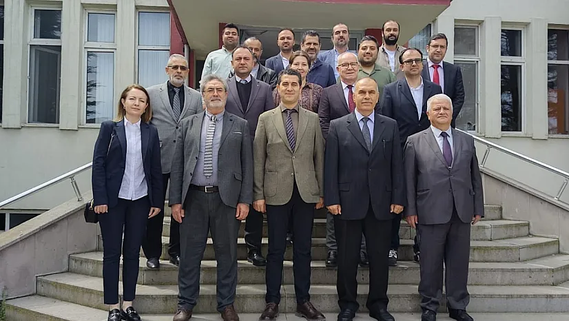 Bolvadin'de Bayrak, Bayrakçeken'in