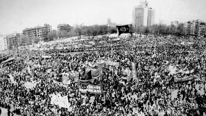 Bugün Meydanlarda Sarper Özsan'ın Marşı Çalınıyor