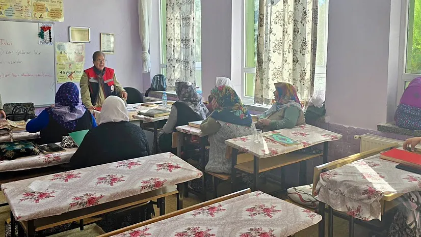 Çıkrık'ta Kadın Çiftçilere Süt Hijyeni Ve Hayvan Bakımı Anlatıldı