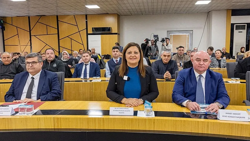 Cumartesi 'CHP'deyim' Dedi Pazartesi Bağımsız Oldu
