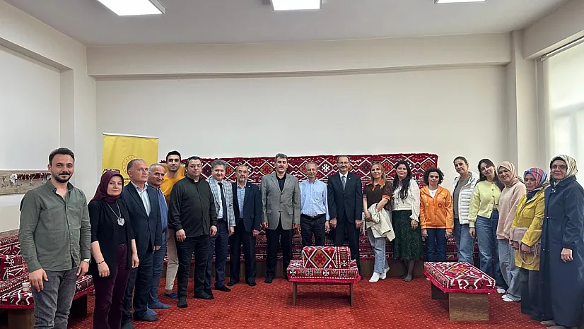 Edebiyatçılar Mihriban'ın Ozanını Tartıştı