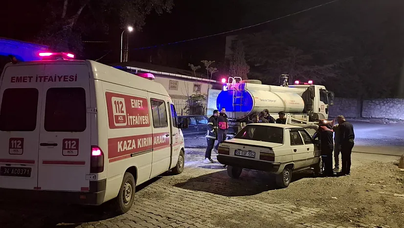 Emet'te Araç Yangını Büyümeden Söndürüldü