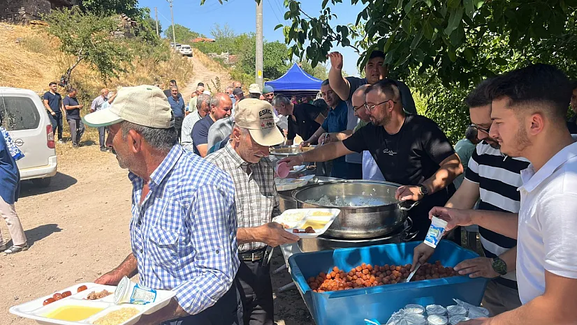 Emet'te Asırlık Geleneksel 'Hayır Yemeği' Düzenlendi
