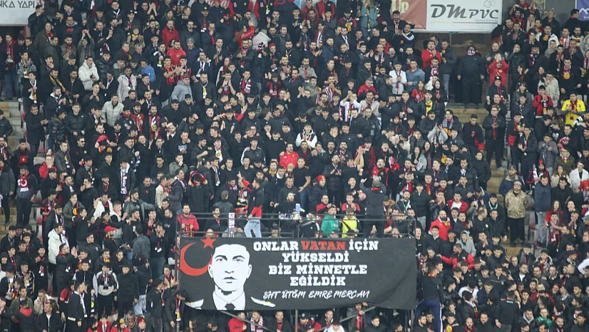 Es-Es Taraftarı Hava Şehidi Emre Mercan'ı Unutmadı