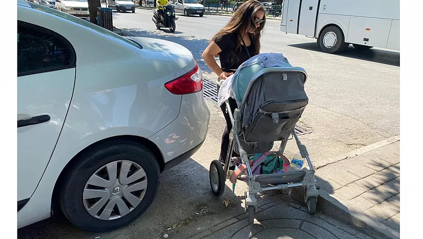 Eskişehir'de Engelli Ve Bebek Arabası Geçişine Saygısız Park
