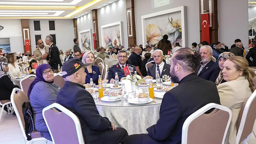 Gaziler Ve Şehit Aileleri Onuruna Yemek