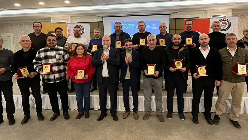 Gazlıgöl'de Dikkat Çeken Eğitim-Bir-Sen Zirvesi