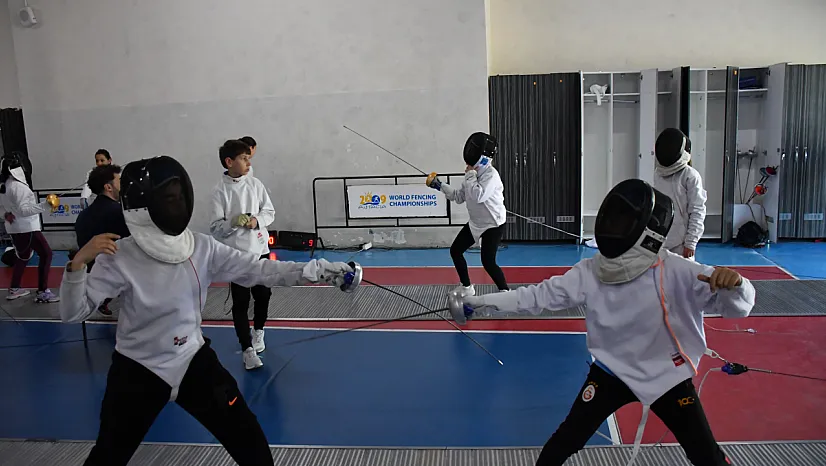 Gençlik Haftası'nda Sporculara Ödülleri Verildi