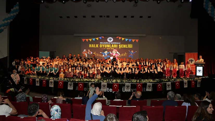 Halk Oyunları Performanslarına Büyük Alkış