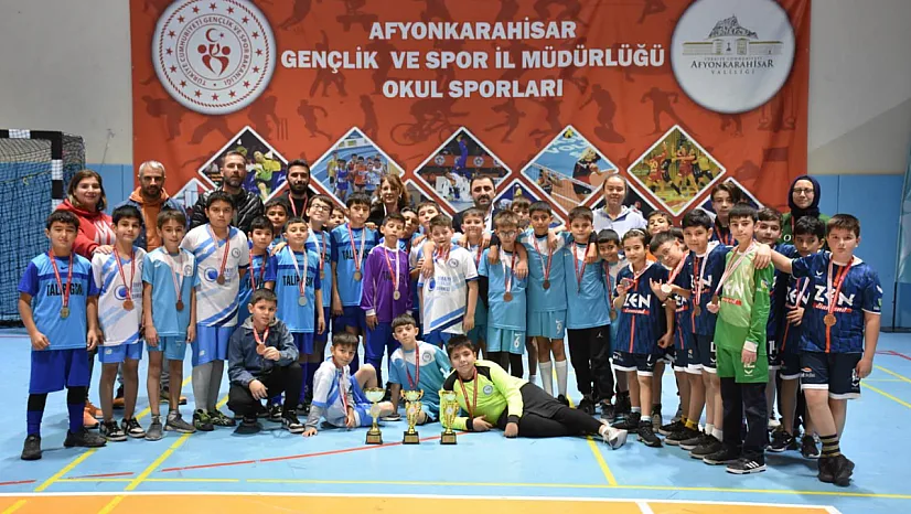 Hentbolda Birinci Olmak İçin Mücadele Ettiler