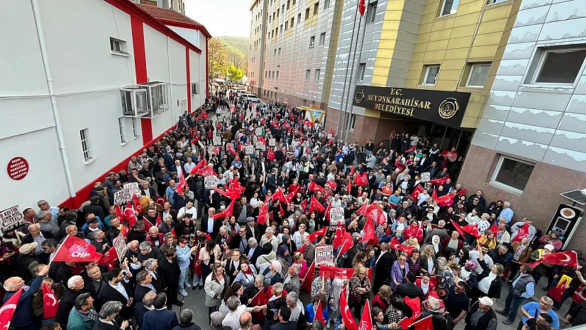 İlk Yapacağın İş, Fesli Kadir'in Mezarını Ziyaret