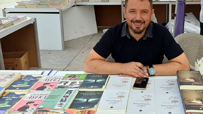 'İnsalığın Aşkı' ile Erkan Bozkurt Şiire Yepyeni Bir Soluk Getiriyor