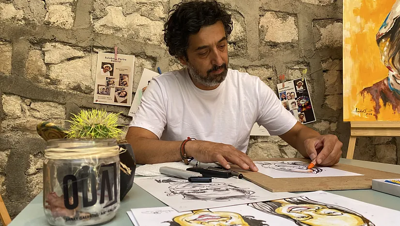 İşitme Engelli Sanatçı Duygularını Resimlerle İfade Ediyor