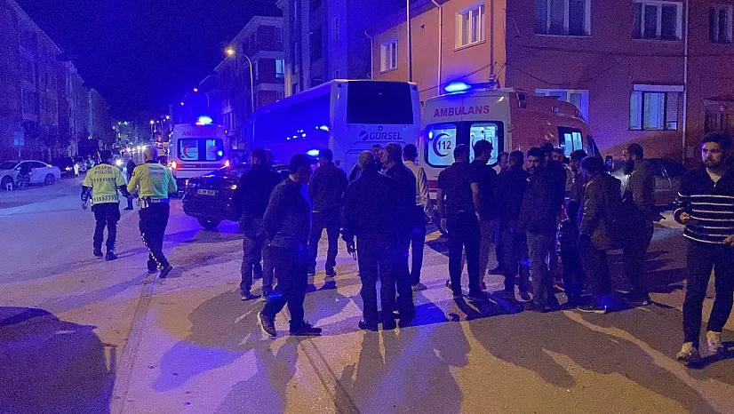Kazaya Karışan İki Otomobil Park Halindeki Otobüse Çarptı: 1 Yaralı