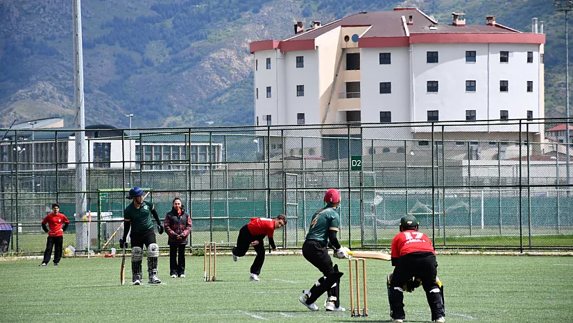 Kriket Büyük Erkekler Şampiyonası'nda 200 Sporcu Yarıştı