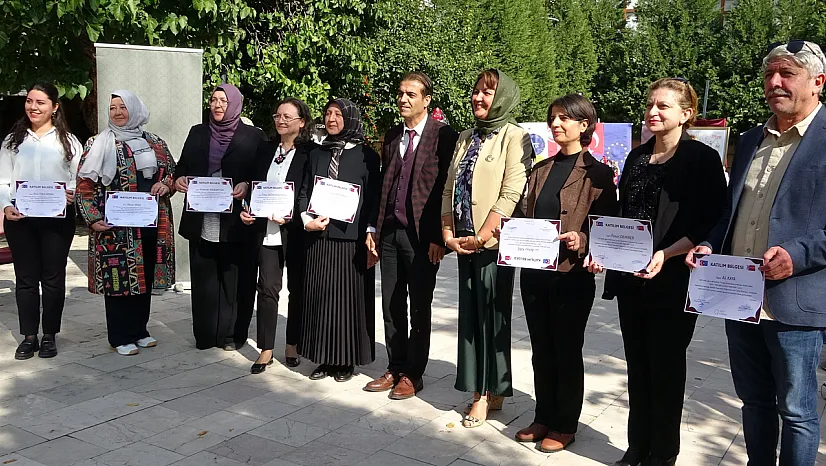 Kütahya'da 'Düğünümüz Var' Projesinde Katılım Belgeleri Takdim Edildi