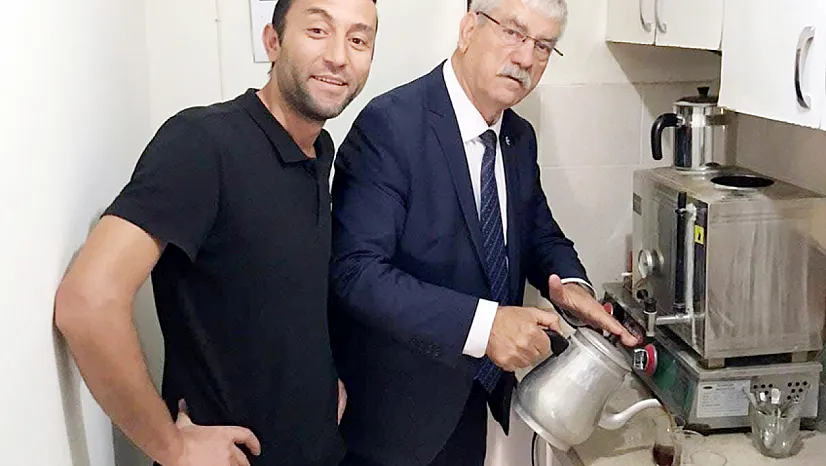 Mesai CHP'de, Maaş ve SGK YÜNTAŞ'ta