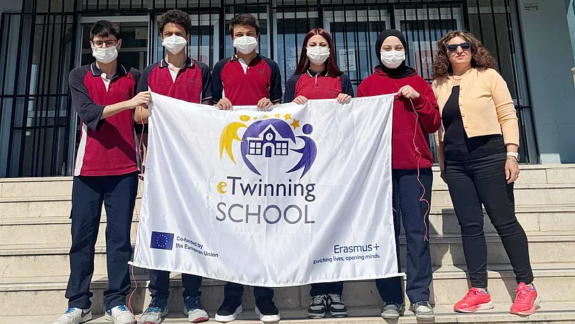 Meslek Lisesi Öğrencilerine Teknoloji Becerileri Kazandırıldı