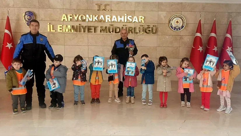 Minikler 112'yi Öğrendi, Trafiği Çözdü!