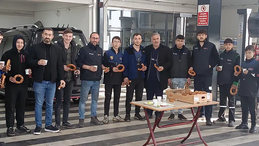 Mustafa Kunak, Gençlerin Yanında