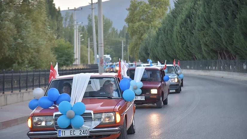 Nostaljik Araçları Sünnet Aracı Yaptılar, Çocuklara Şehir Turu Attırdılar
