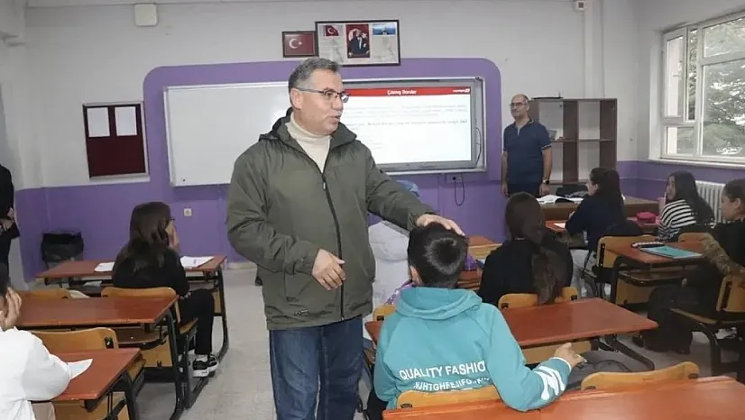 Öğrenciler Ders Başındaydı, İl Müdürü Sınıfa Girdi!