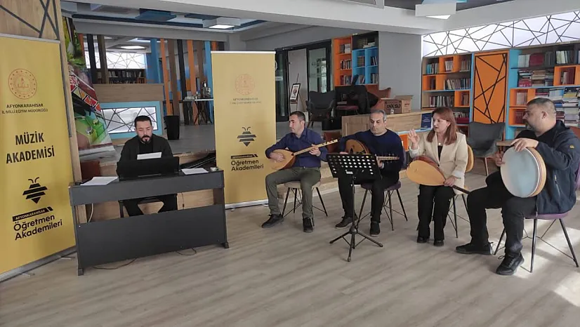 Öğretmenler Müzikal Yeteneklerini Sergiledi