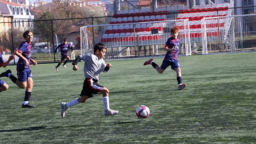 Okul Sporları Yıldız Erkek Futbol Müsabakaları Sürüyor