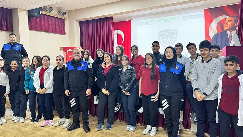 Polisler, Lise Öğrencilerini Bilinçlendirdi