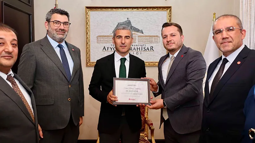 Saadet'ten 25. Yıla Özel Vali Aktaş Adına Fidan Jesti