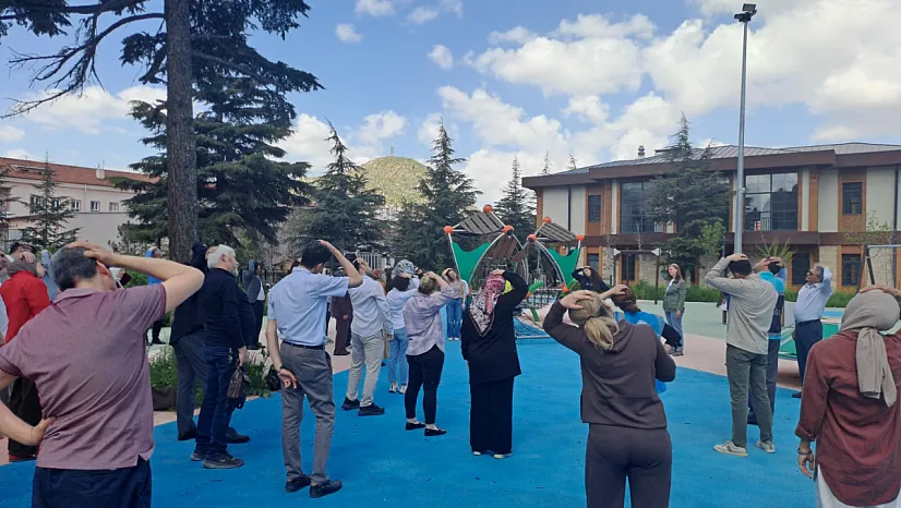 Sağlık Çalışanları Sağlık İçin Hareket Etti
