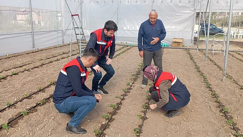 Sera Yerlerinde Üreticiler Bilgilendiriliyor