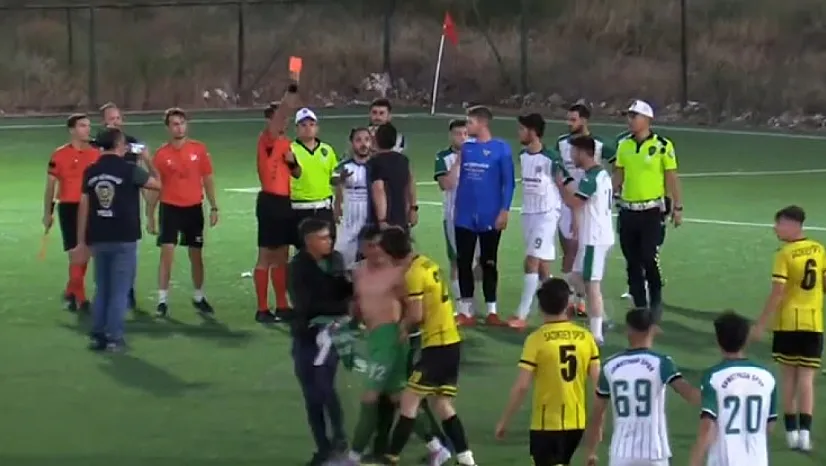 Son Saniyede Atılan Gol Sayılmayınca Saha Karıştı
